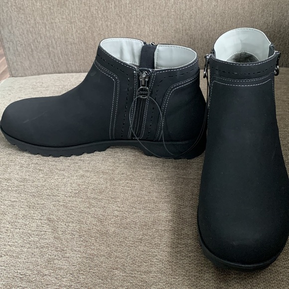 JSport by Jambu Jenna Booties - Size 10M - Picture 3 of 5